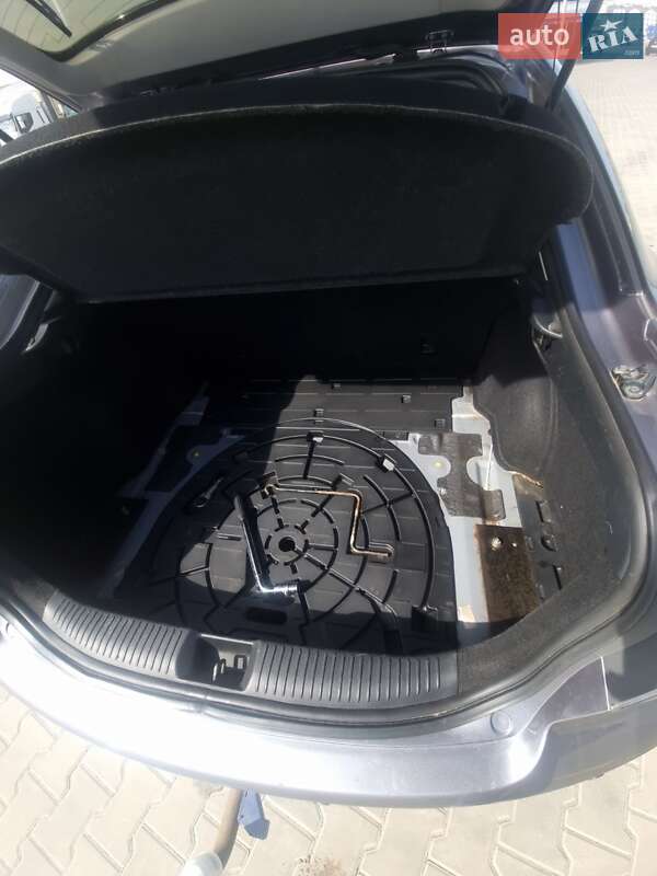 Лифтбек Mazda 6 2003 в Киеве