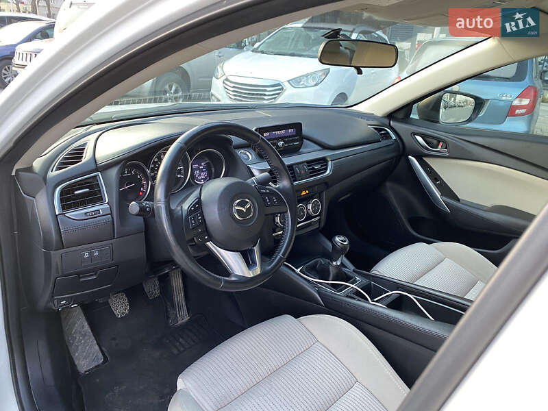 Седан Mazda 6 2015 в Ровно
