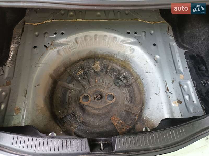 Седан Mazda 6 2004 в Запорожье