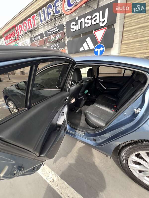 Седан Mazda 6 2015 в Львові
