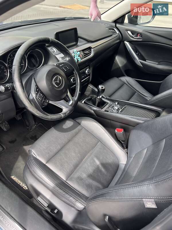 Седан Mazda 6 2015 в Львові
