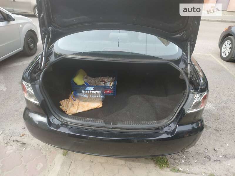 Седан Mazda 6 2005 в Жовкве