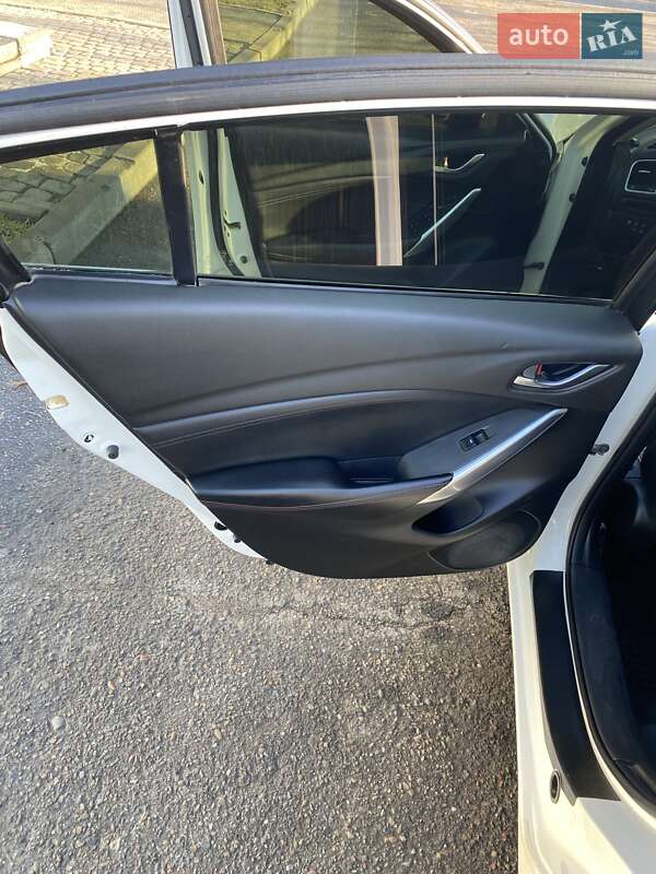 Седан Mazda 6 2014 в Заліщиках