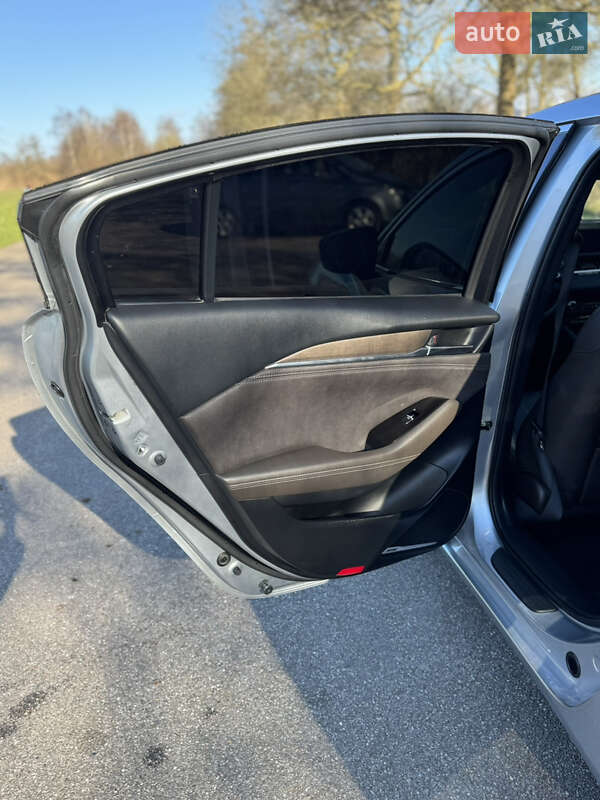 Седан Mazda 6 2019 в Коростене