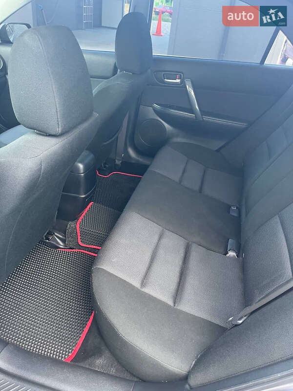 Седан Mazda 6 2006 в Гадяче