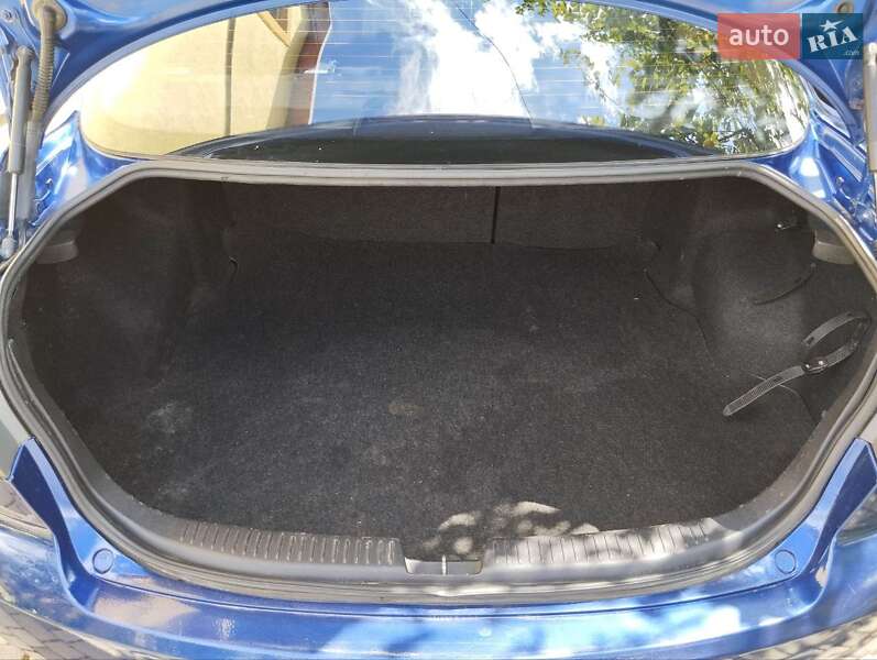Седан Mazda 6 2005 в Луцке