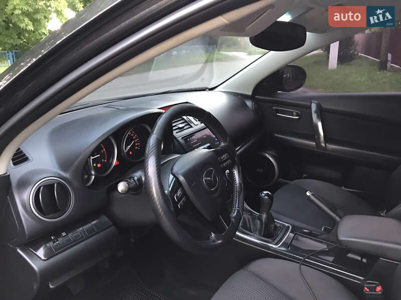 Седан Mazda 6 2008 в Волочиске