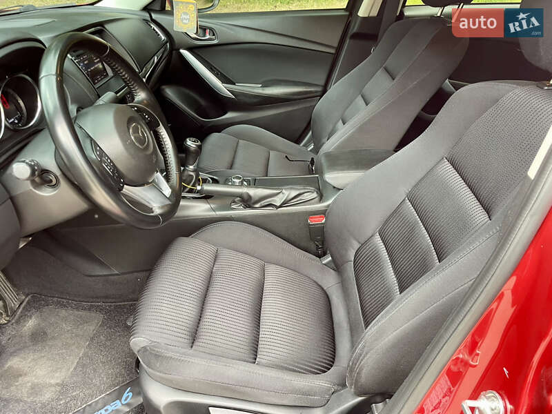 Седан Mazda 6 2012 в Остроге