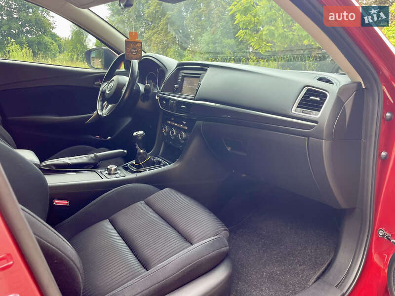 Седан Mazda 6 2012 в Остроге