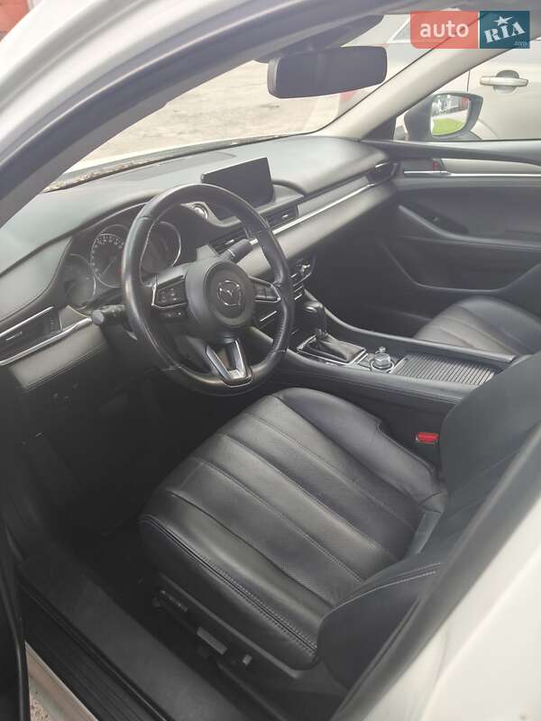 Седан Mazda 6 2019 в Остроге