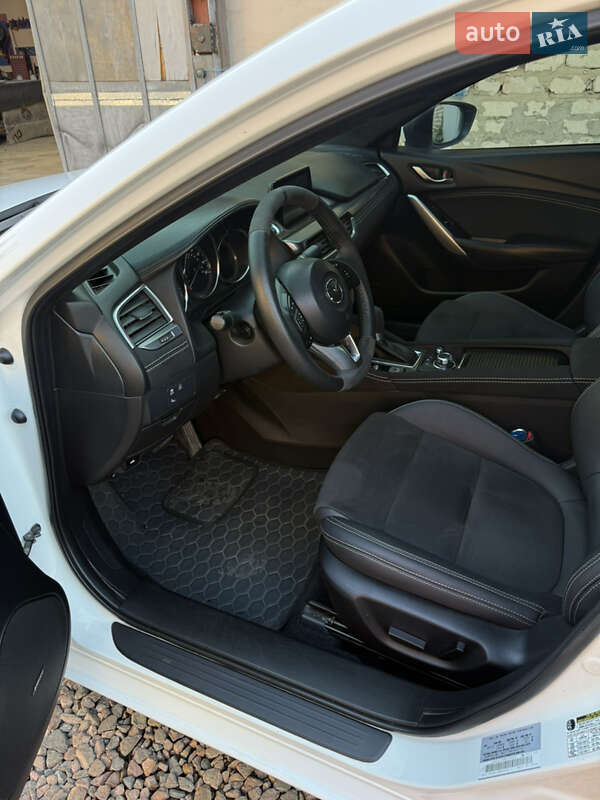 Седан Mazda 6 2015 в Кривом Роге