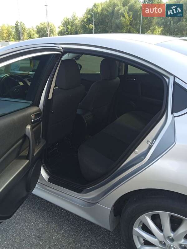 Седан Mazda 6 2011 в Обухове