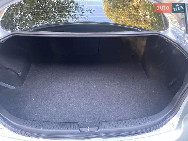 Седан Mazda 6 2006 в Днепре