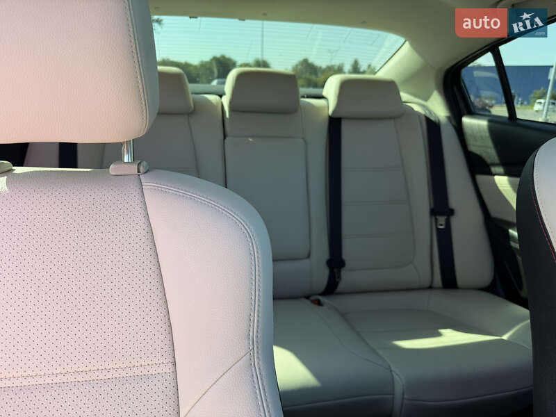 Седан Mazda 6 2013 в Днепре