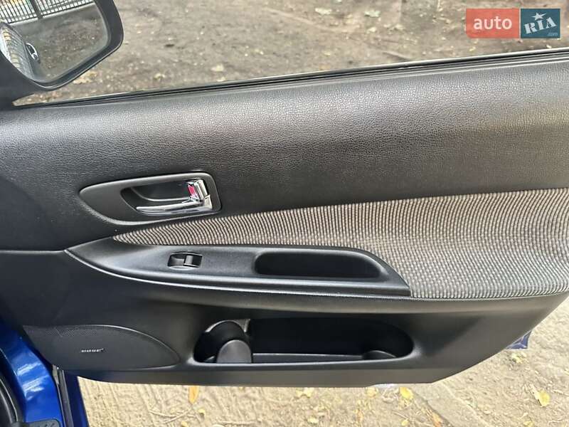 Лифтбек Mazda 6 2004 в Днепре