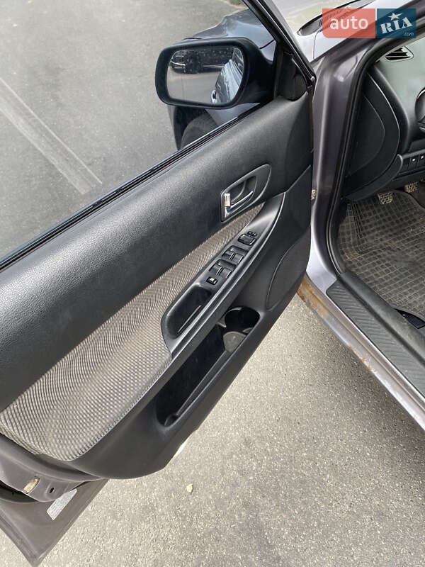 Лифтбек Mazda 6 2002 в Киеве