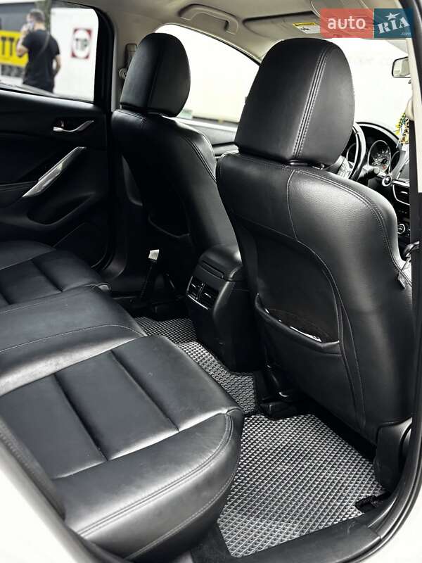 Седан Mazda 6 2014 в Хмельницком