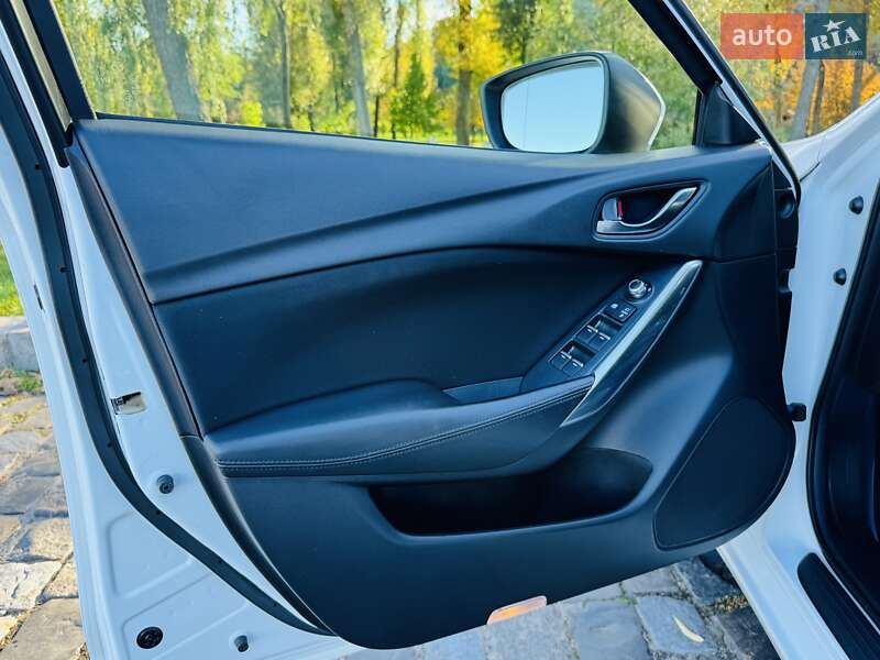 Седан Mazda 6 2016 в Киеве