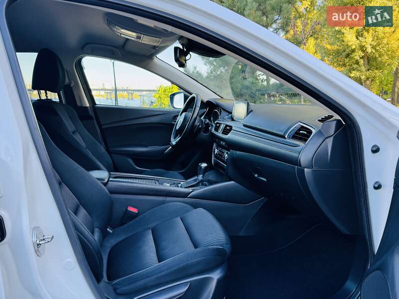 Седан Mazda 6 2016 в Киеве