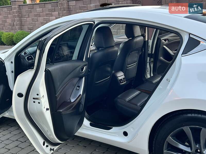 Седан Mazda 6 2015 в Ровно