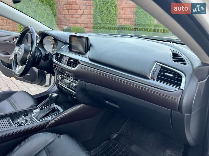 Седан Mazda 6 2015 в Ровно