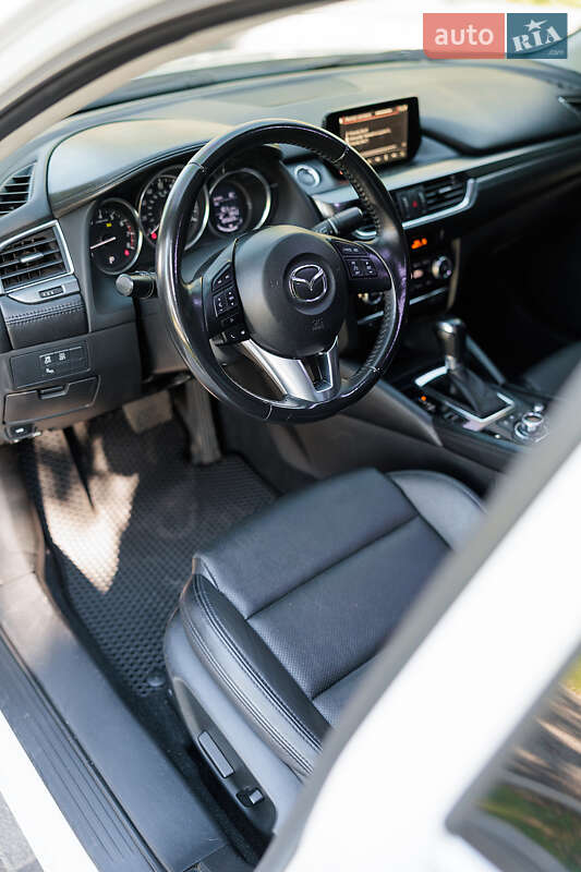 Седан Mazda 6 2015 в Днепре