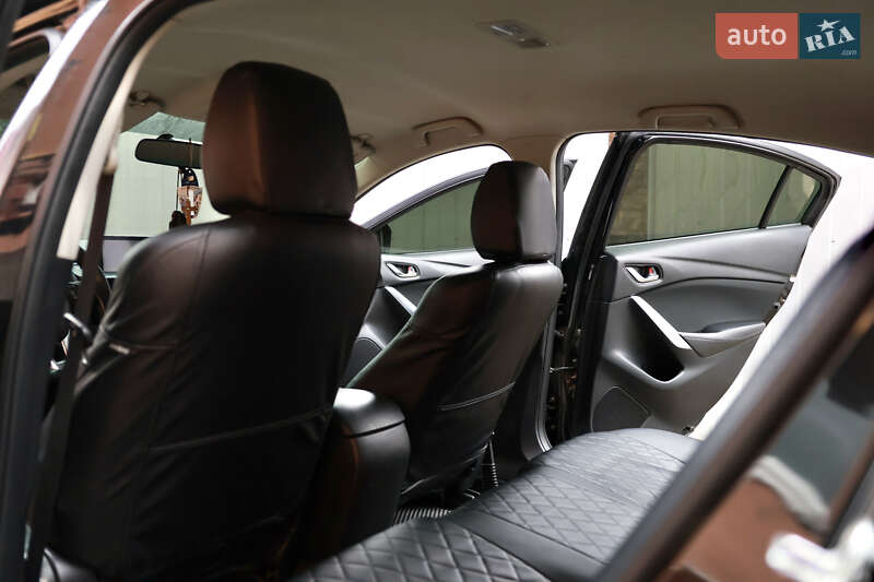 Седан Mazda 6 2015 в Чернівцях