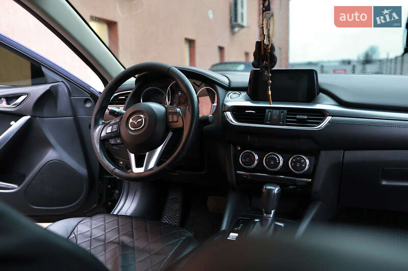 Седан Mazda 6 2015 в Чернівцях
