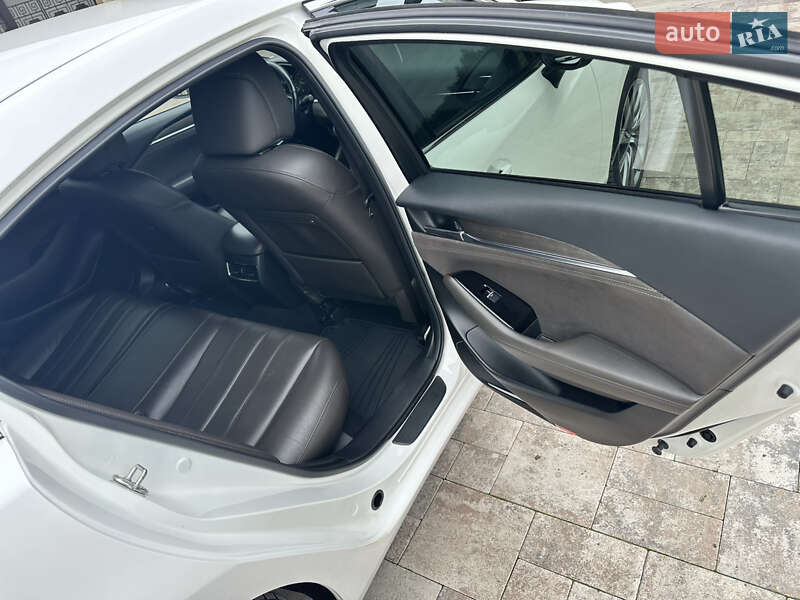 Седан Mazda 6 2018 в Жовкві