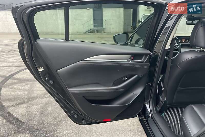 Седан Mazda 6 2018 в Львові