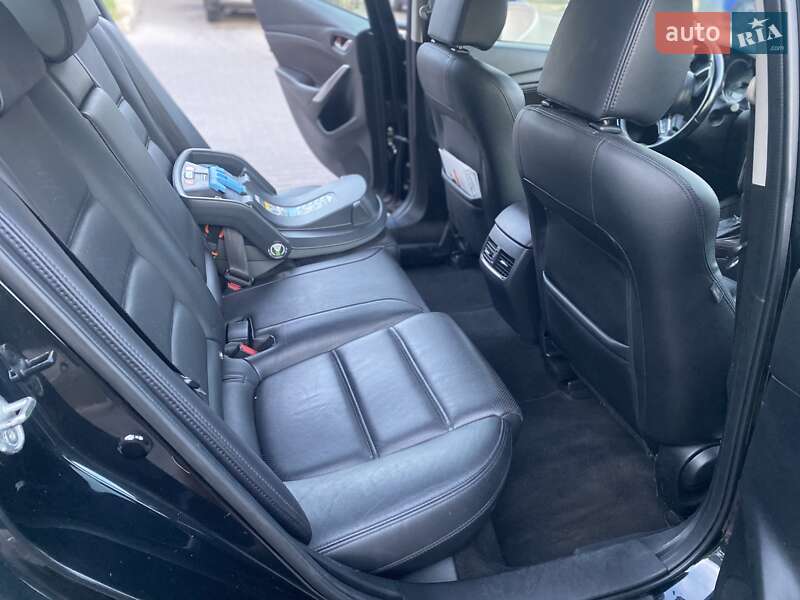 Седан Mazda 6 2015 в Тернополе