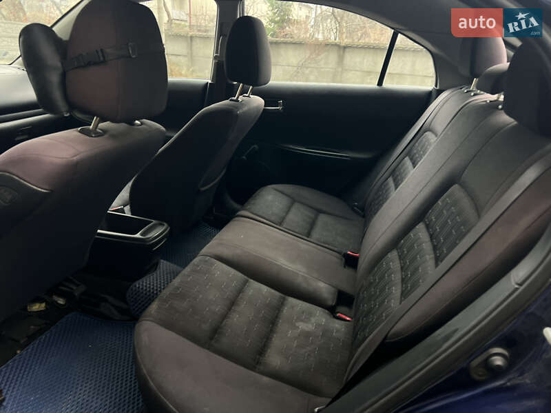 Седан Mazda 6 2002 в Жовкве