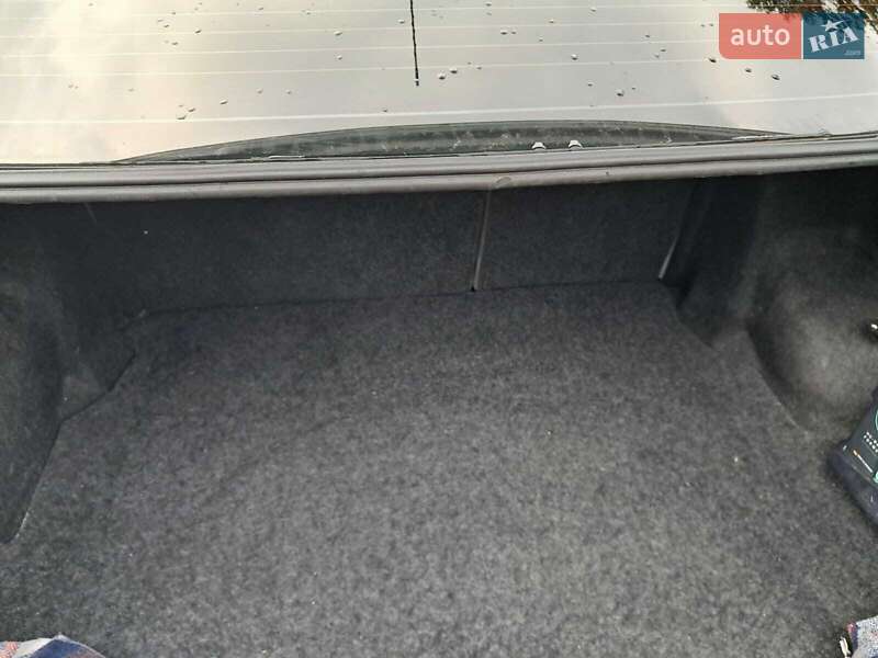 Седан Mazda 6 2002 в Луцьку