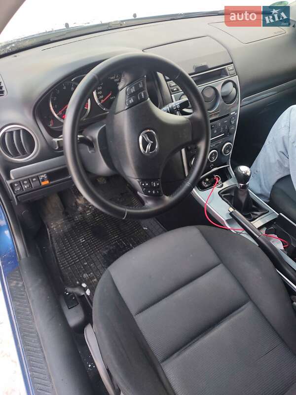 Седан Mazda 6 2005 в Остроге