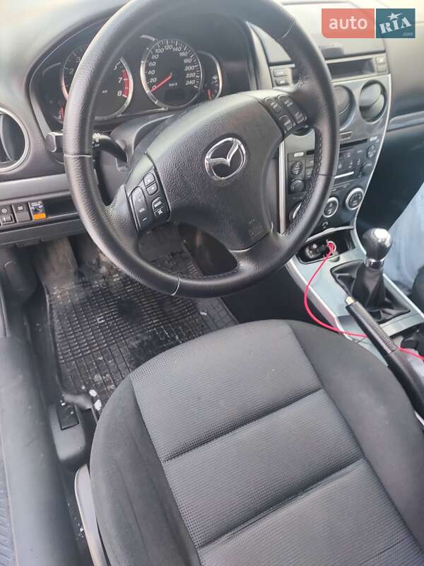 Седан Mazda 6 2005 в Остроге
