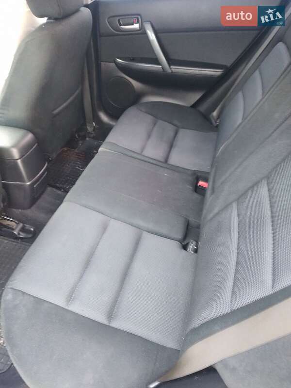 Седан Mazda 6 2005 в Остроге