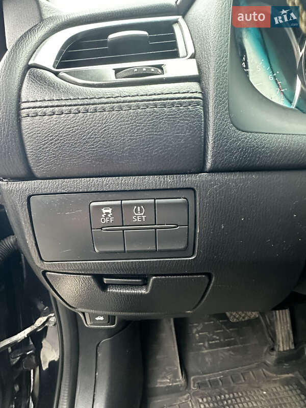 Седан Mazda 6 2016 в Днепре