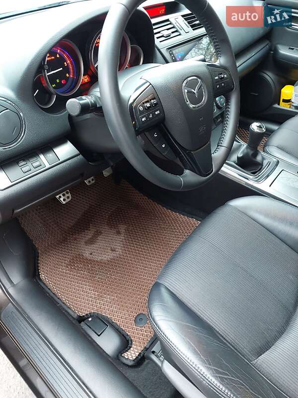 Универсал Mazda 6 2010 в Южноукраинске