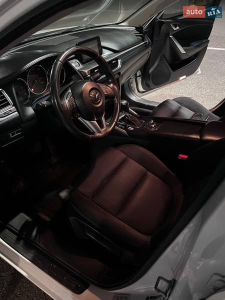 Седан Mazda 6 2016 в Чернівцях