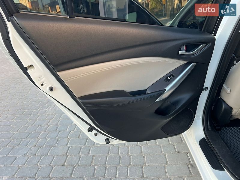 Седан Mazda 6 2015 в Львові