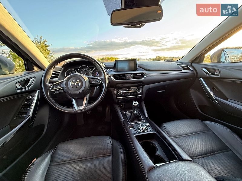 Седан Mazda 6 2017 в Львові