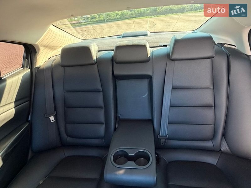 Седан Mazda 6 2013 в Черновцах