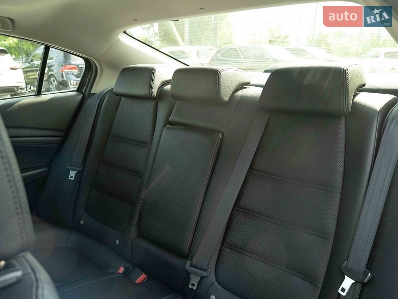 Седан Mazda 6 2016 в Чернівцях