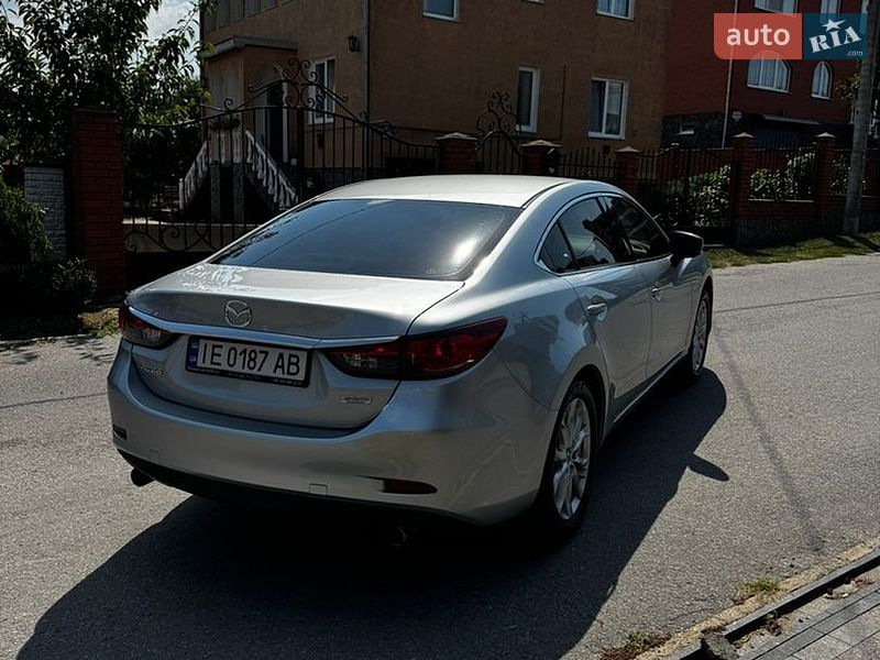 Седан Mazda 6 2016 в Чернівцях