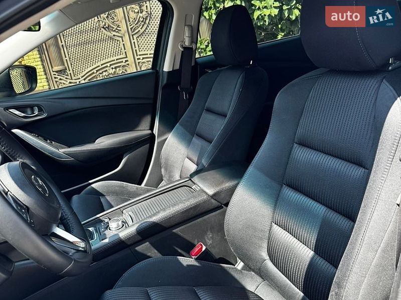 Седан Mazda 6 2016 в Чернівцях
