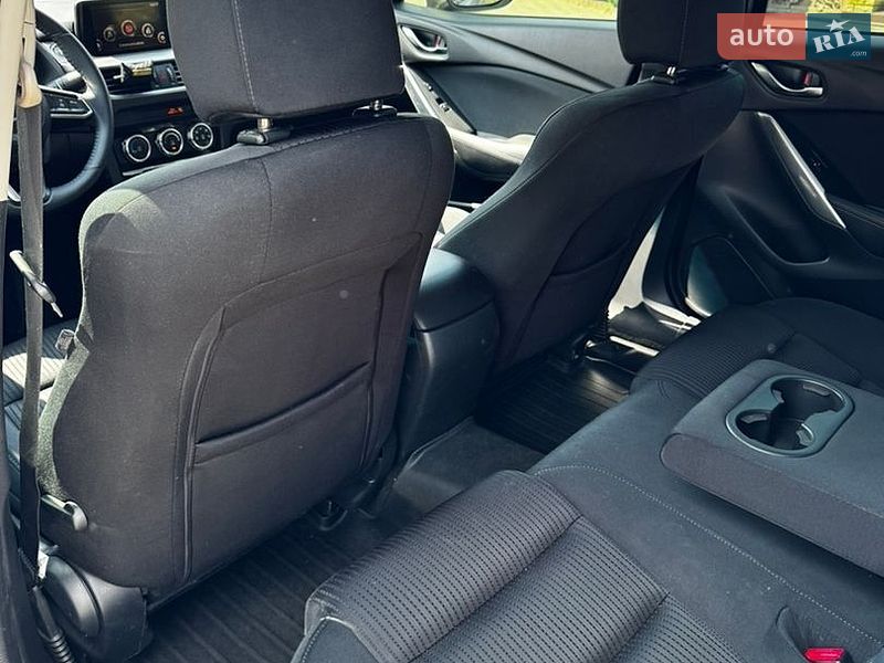 Седан Mazda 6 2016 в Черновцах