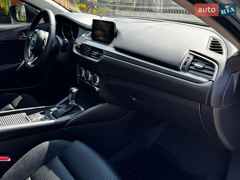 Седан Mazda 6 2016 в Черновцах