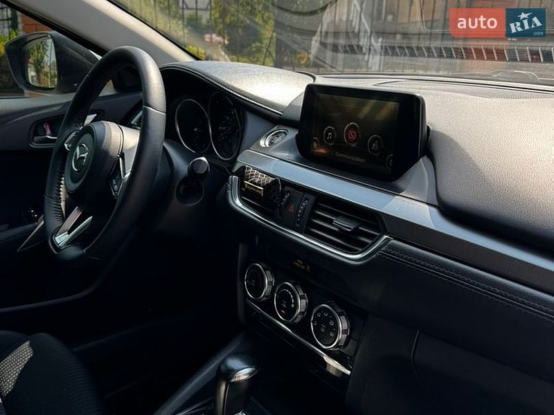 Седан Mazda 6 2016 в Черновцах