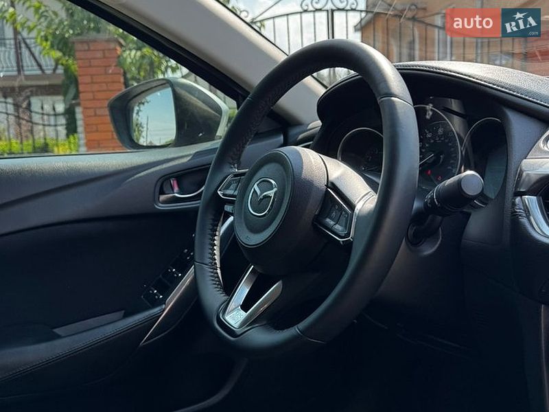 Седан Mazda 6 2016 в Черновцах