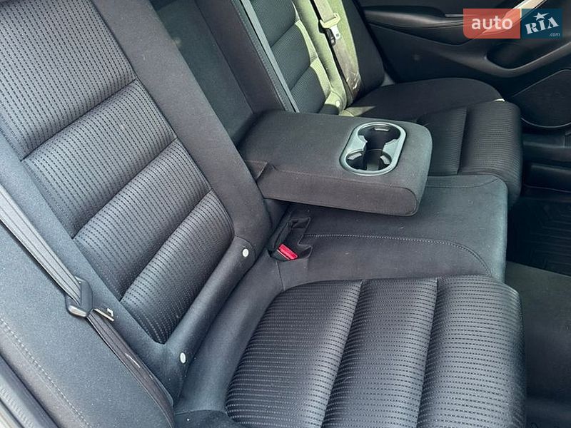 Седан Mazda 6 2016 в Черновцах